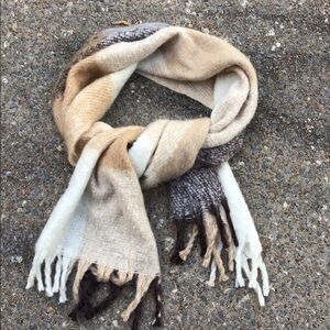 Lucky Brand Soft Chunky Winter Scarf